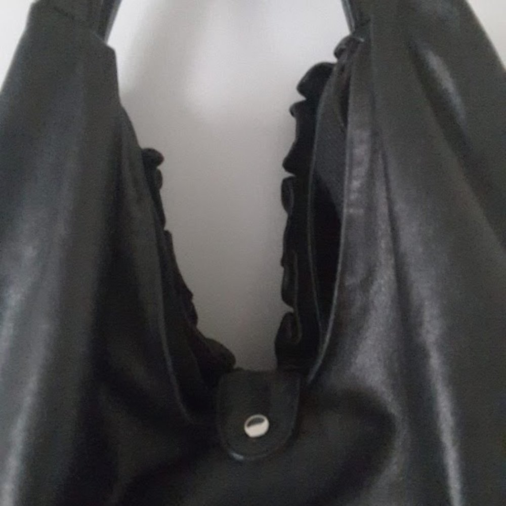 **SOLD** Elie Tahari Melrose Large Hobo Handbag - Picture 4 of 10